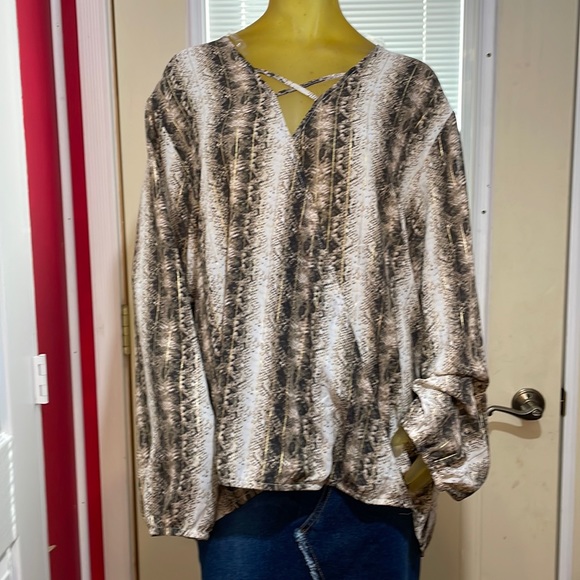 Rue+ top - Picture 1 of 10